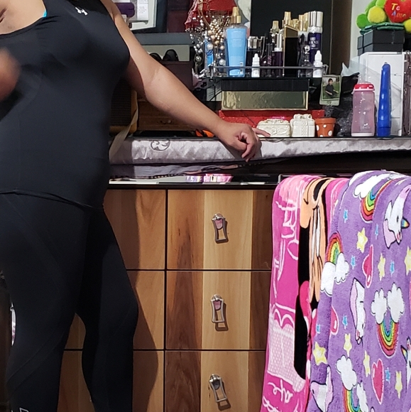 UNDER ARMOUR HEATGEAR BLACK TANK TOP SIZE  MEDIUM - Picture 4 of 8